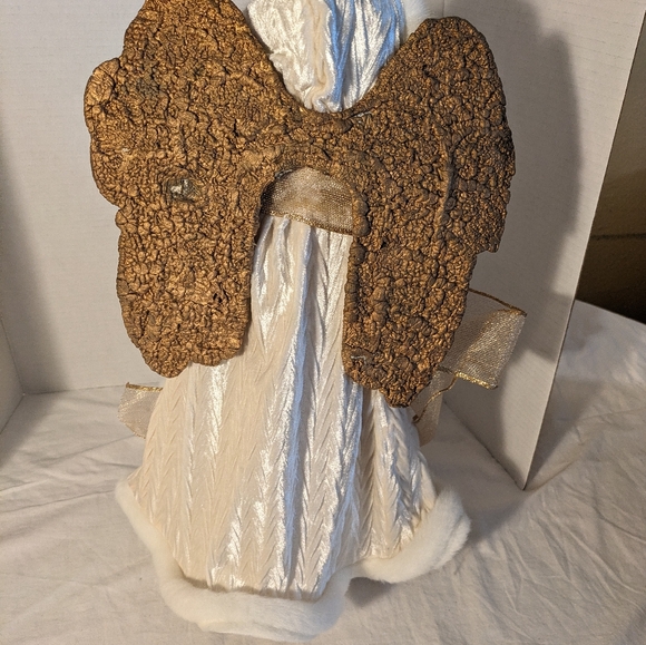 Angel gold cream with pearls tree topper - Picture 5 of 8